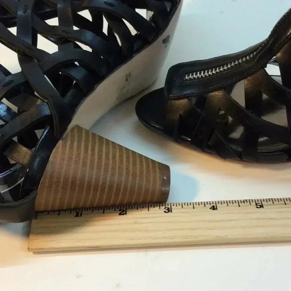 NWOT Carlos Santanta Black Booties Size 9.5 - Picture 5 of 8